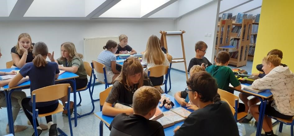 dogajanje v šolski knjižnici